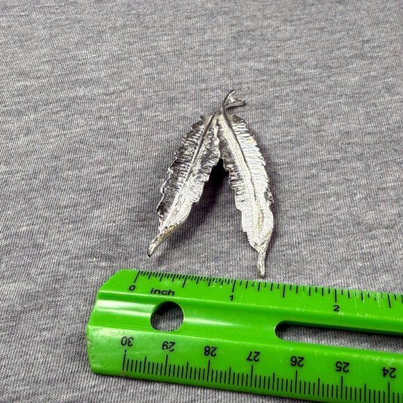 Silver-Tone Leaf Pin Brooch With Dual Feather Design Vintage Pin Jewelry - Picture 6 of 13